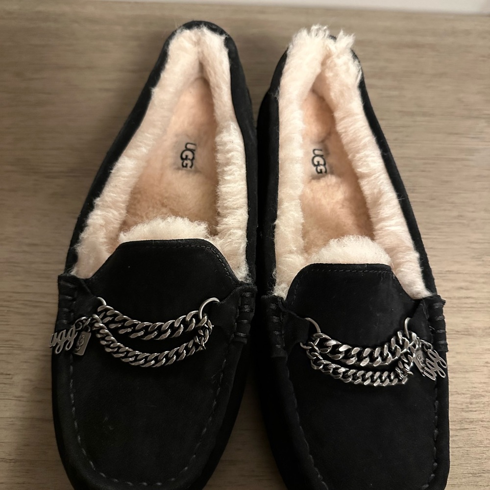 UGG Women's Ansley chain slippers